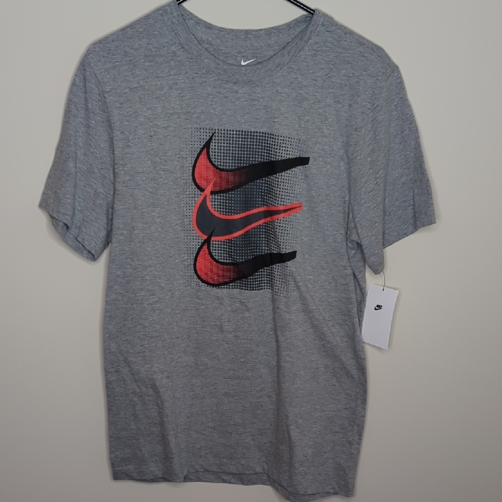 Nike Men's Gray and Red Graphic Tee Size Small